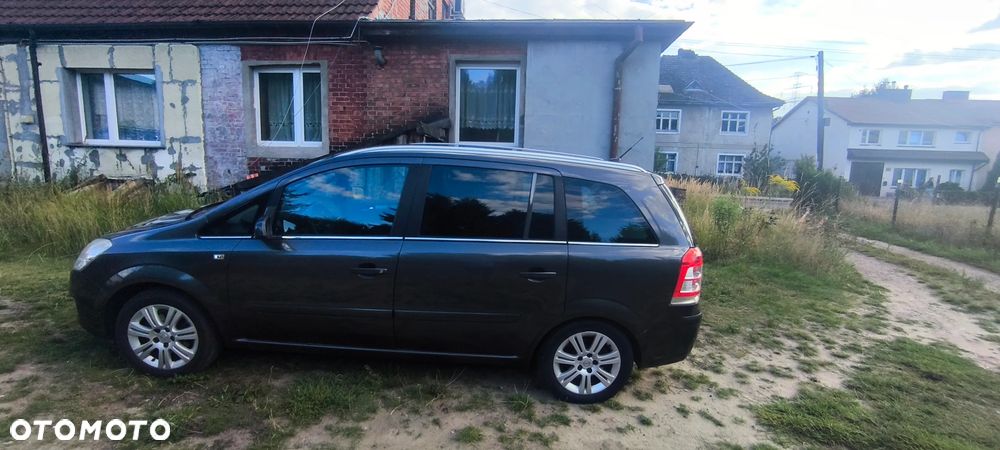 Opel Zafira 1.8 Cosmo - 2