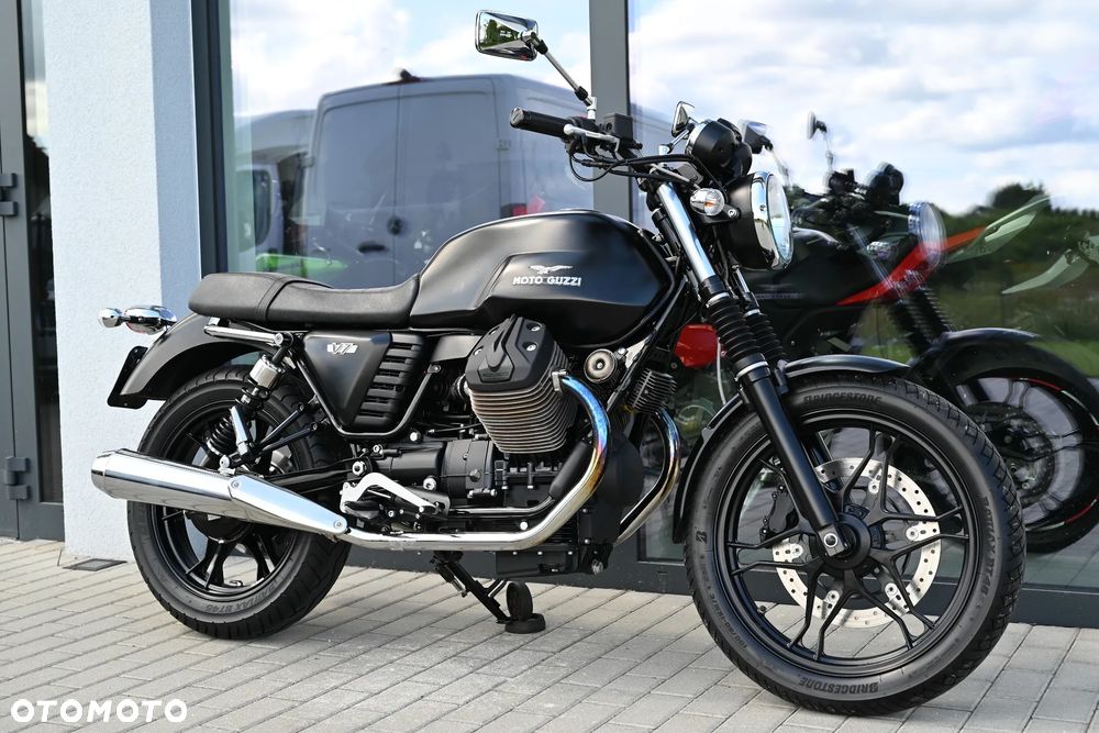 Moto Guzzi V7 - 40