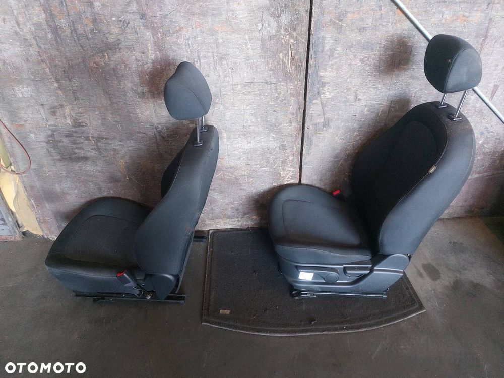FOTELE KOMPLET LEWY PRAWY KANAPA TYŁ  HYUNDAI I20 I LIFT - 21