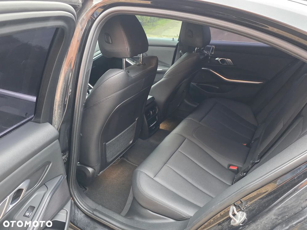 BMW Seria 3 330i Sport - 18