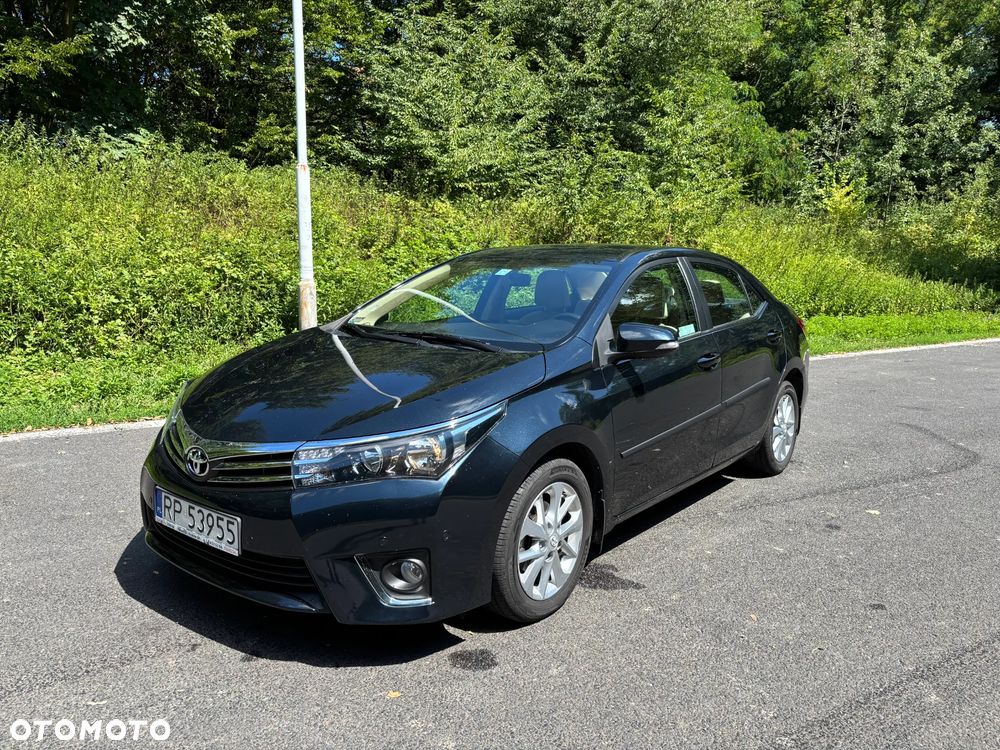 Toyota Corolla 1.6 Premium + - 2