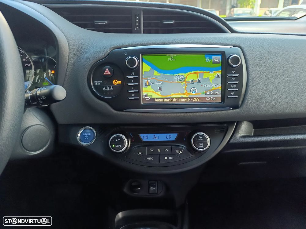 Toyota Yaris 1.5 HSD Comfort+Navi - 23