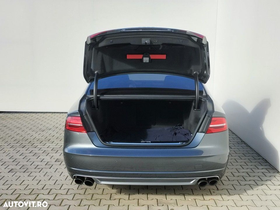 Audi S8 - 8