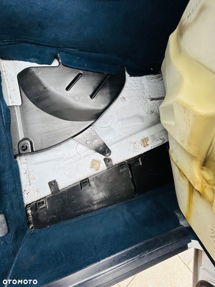 Mercedes-Benz W201 (190) - 12