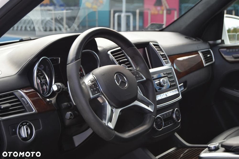 Mercedes-Benz ML 63 AMG 4Matic AMG SPEEDSHIFT 7G-TRONIC AMG Performance Package - 17