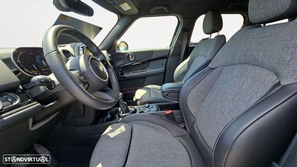 MINI Countryman Cooper SE Premium Classic Auto - 3