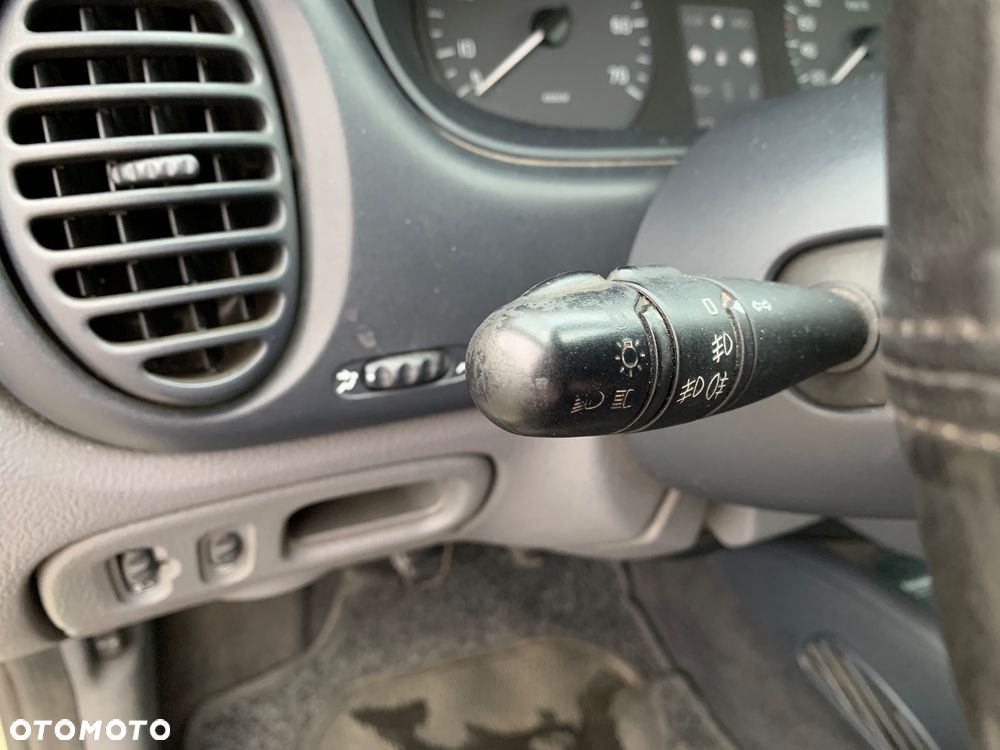 Renault Megane 1.4 RN 16V - 12