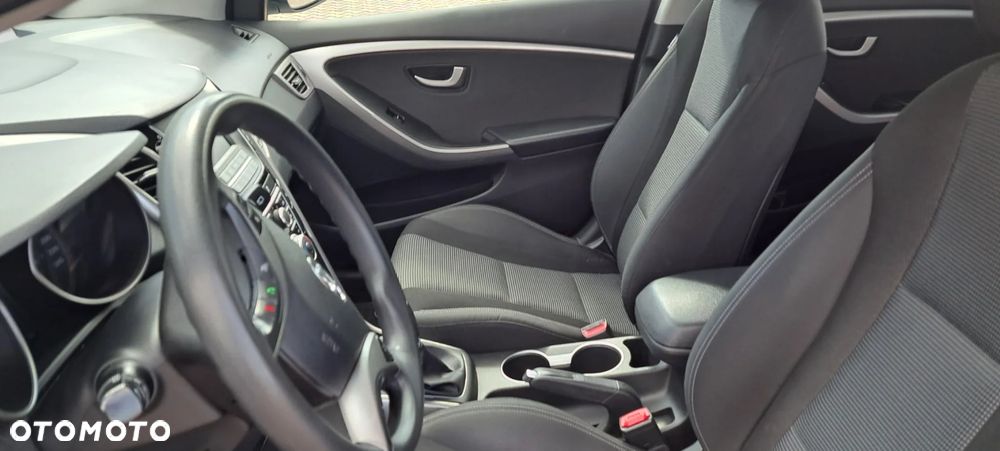 Hyundai i30 1.6 GDI Classic + - 40