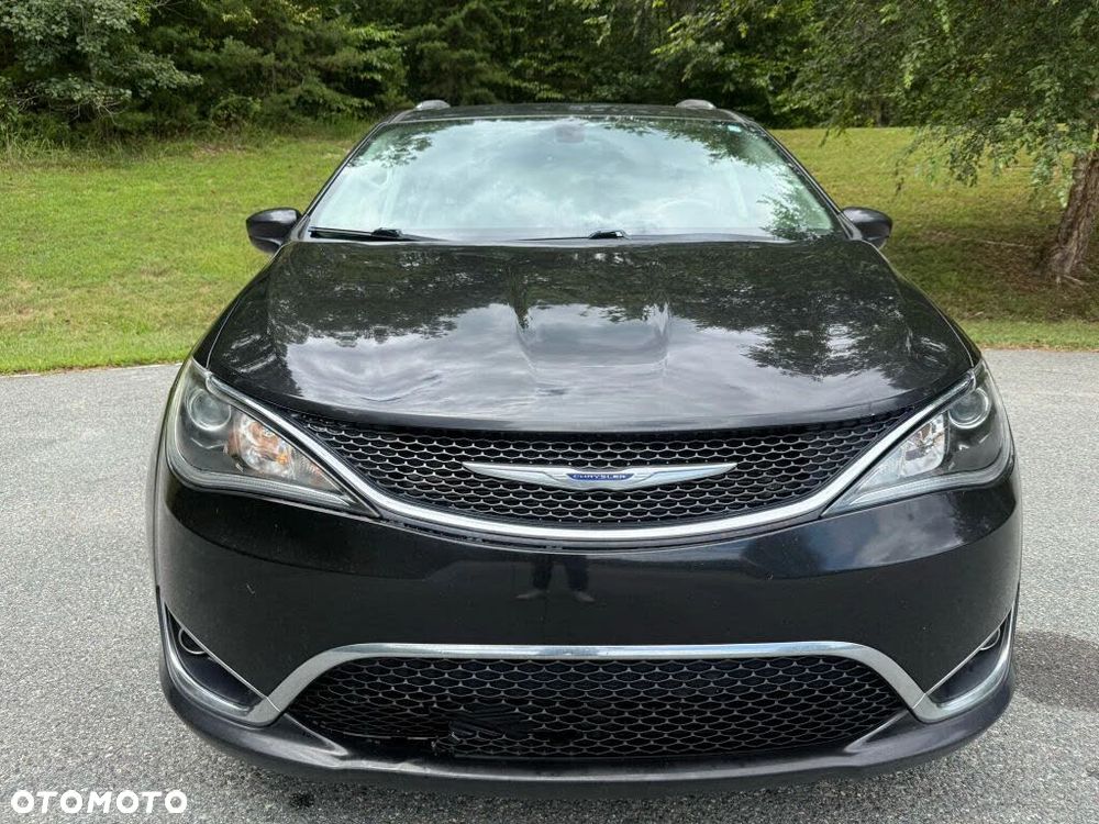 Chrysler Pacifica - 2