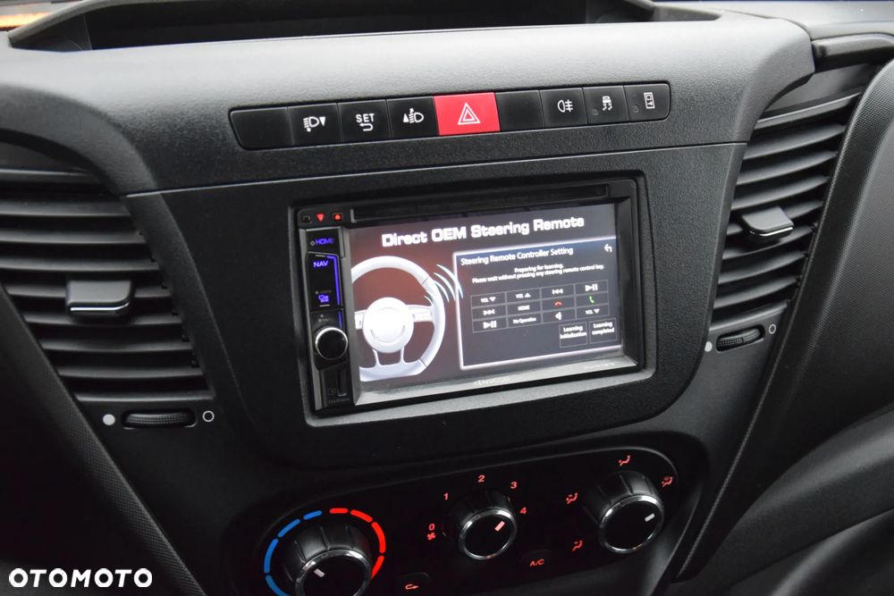 Iveco DAILY 35C16 / 2.3 - 160 KM / BRYGADÓWKA / 6 OSOBOWY / DOSTAWCZE / SKRZYNIA / KLIMA / NAWIGACJA / KAMERA COFANIA / TEMPOMAT / SERWISOWANY / SPROWADZONY - 33