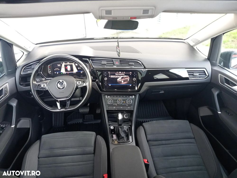 Volkswagen Touran - 10