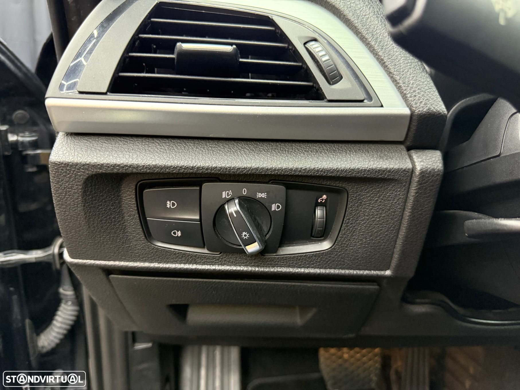 BMW 220 d Cabrio Pack M Auto - 28