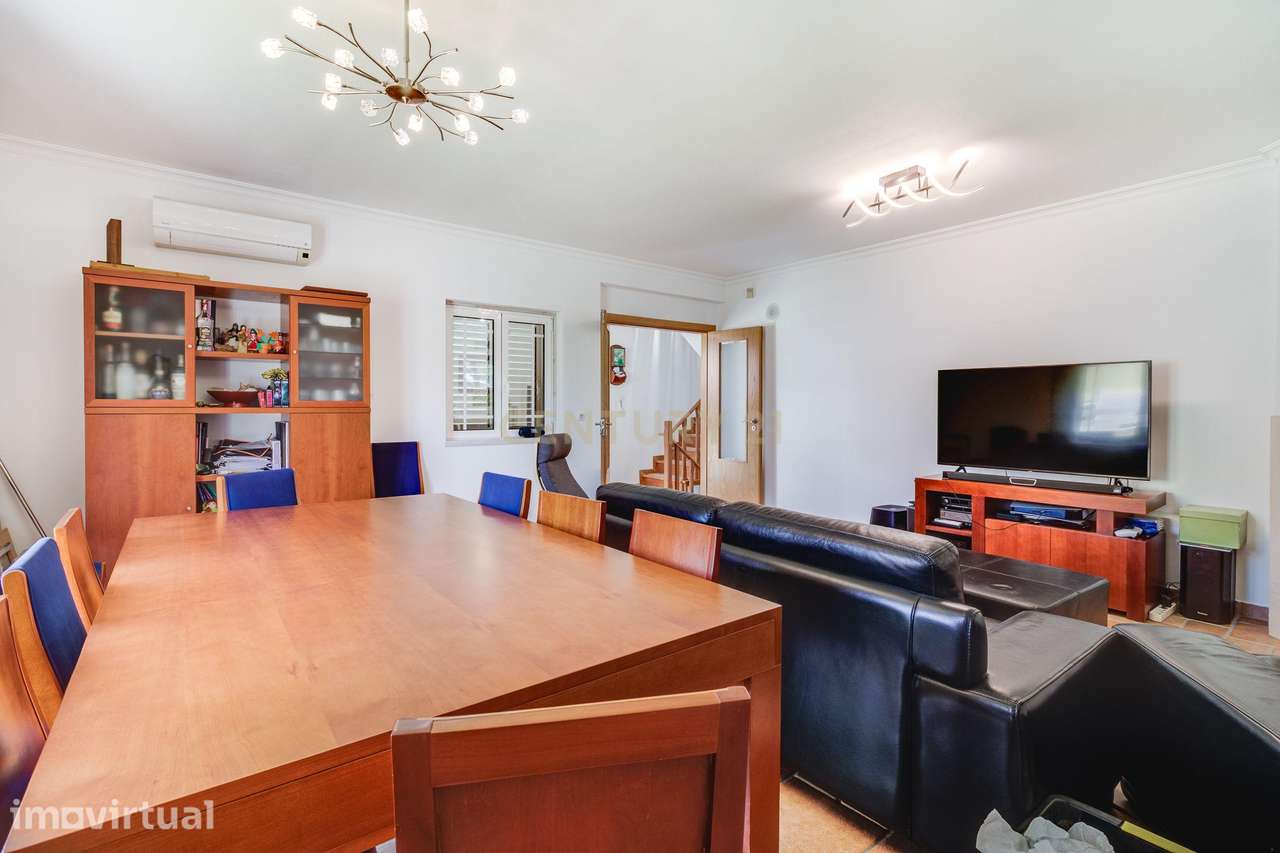 Moradia de Prestígio com 277m² | Garagem | Energia Solar | Feijó, Alma - Grande imagem: 3/31