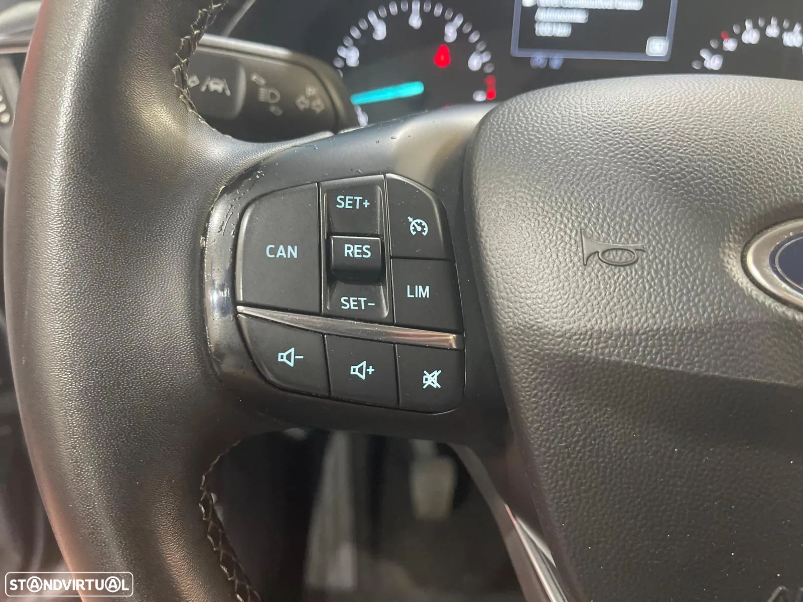 Ford Fiesta 1.0 EcoBoost S&S TITANIUM - 40