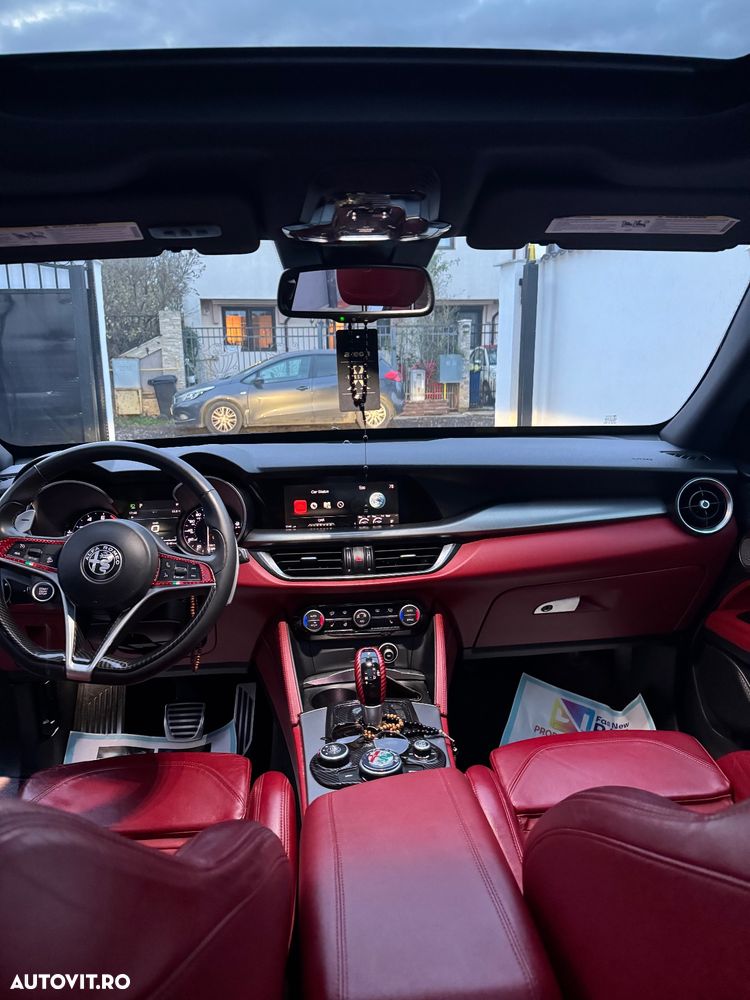 Alfa Romeo Stelvio 2.0 Turbo 16V AT8-Q4 Veloce - 7