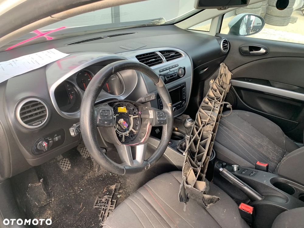 SEAT LEON 2013 *SAMOCHÓD NA CZĘSCI* 3005 MASKA, LAMPA, DRZWI, LUSTERKO, ZDERZAK, GRILL, BŁOTNIK, KLAPA, BELKA, DESKA, FOTELE, KANAPA, ĆWIARTKA, KIEROWNICA, TARCZE, ZACISKI, ZAWIESZENIE, KOMPLETNY PRZÓD, KOMPLETNY TYŁ, LICZNIK, ZEGARY, PRAWE LEWE PRZÓD TYŁ - 6