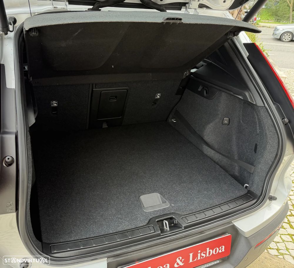 Volvo XC 40 1.5 T3 Momentum Tech Edition - 30