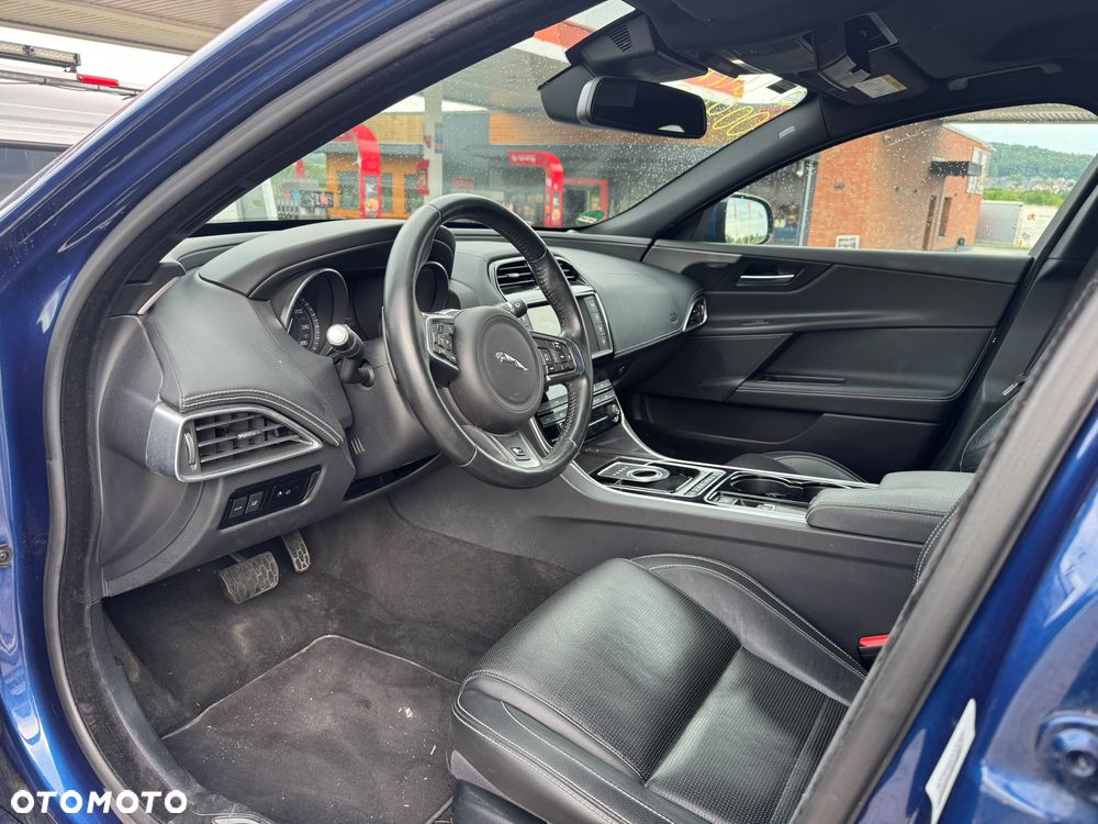 Jaguar XE 20d R-Sport - 19