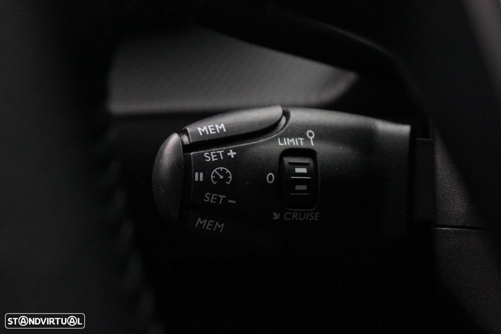 Peugeot 208 1.2 PureTech Allure — fotografia 11