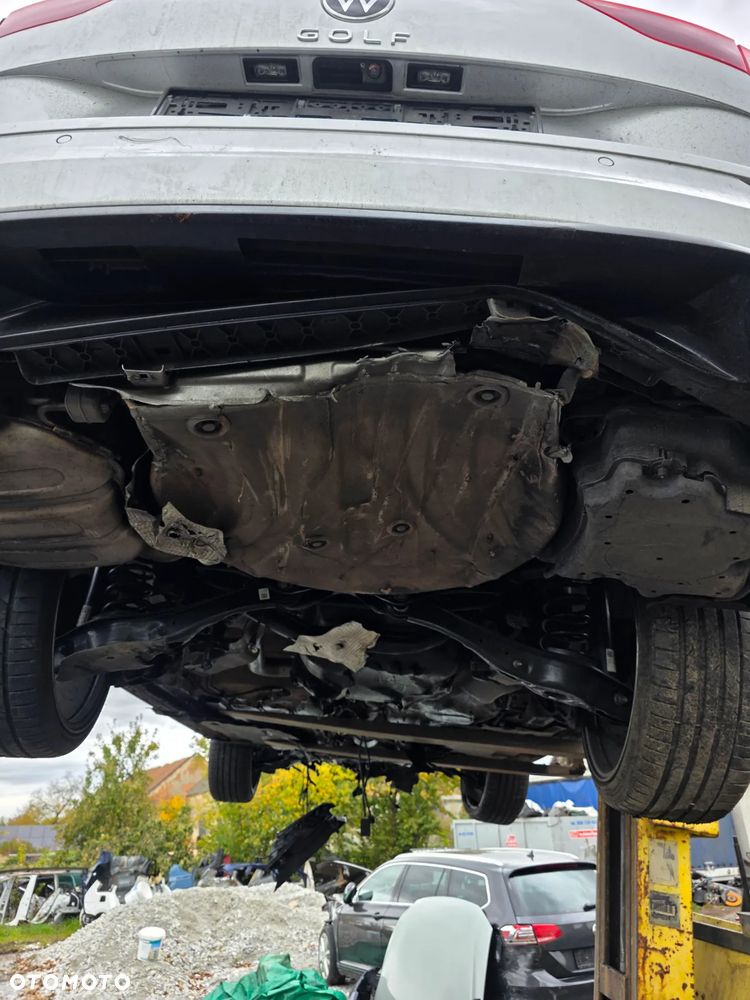 Volkswagen Golf VIII 2.0 TDI R-Line Plus DSG - 15