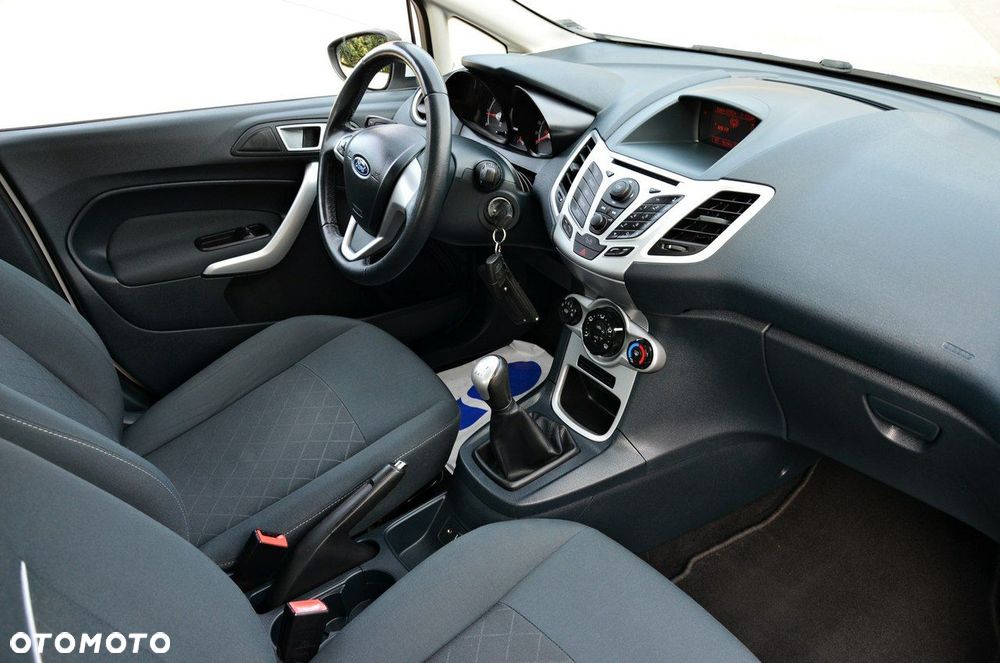 Ford Fiesta 1.25 Silver X Plus 2 EU6 - 37