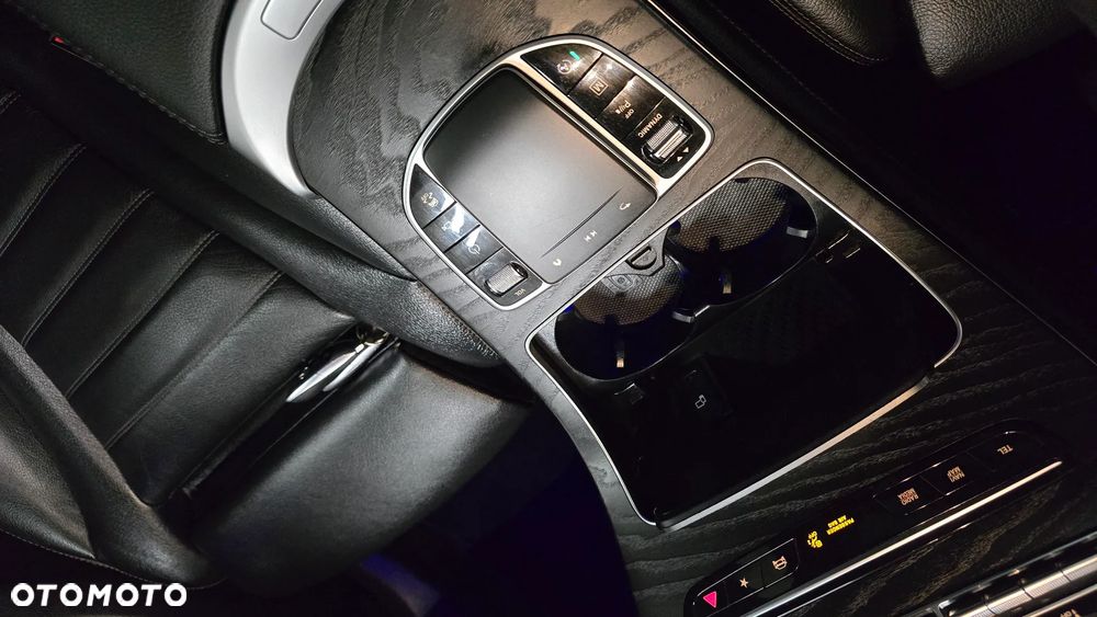 Mercedes-Benz GLC 300 d 4Matic 9G-TRONIC AMG Line Plus - 28