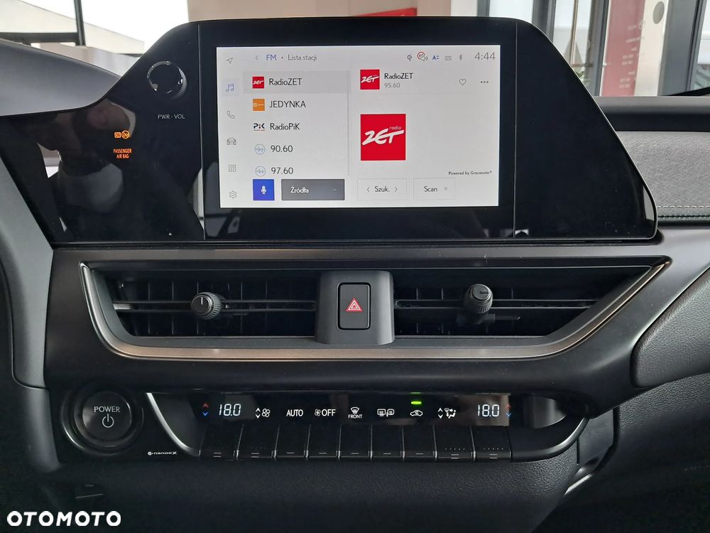 Lexus UX 300h Business - 19