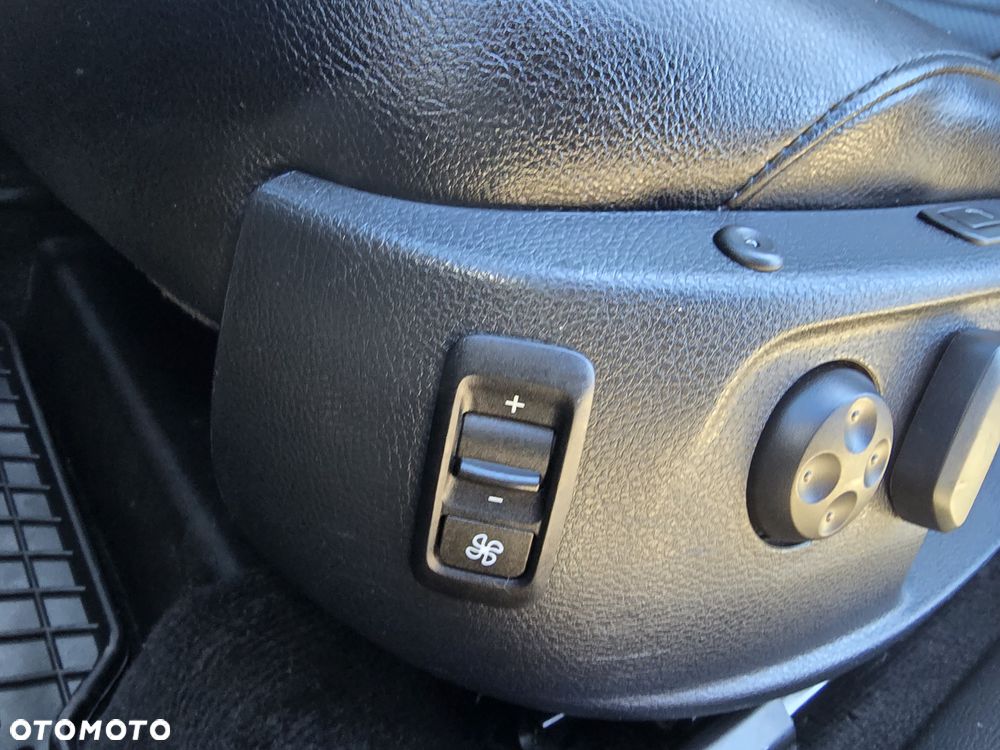 Volkswagen Passat - 25