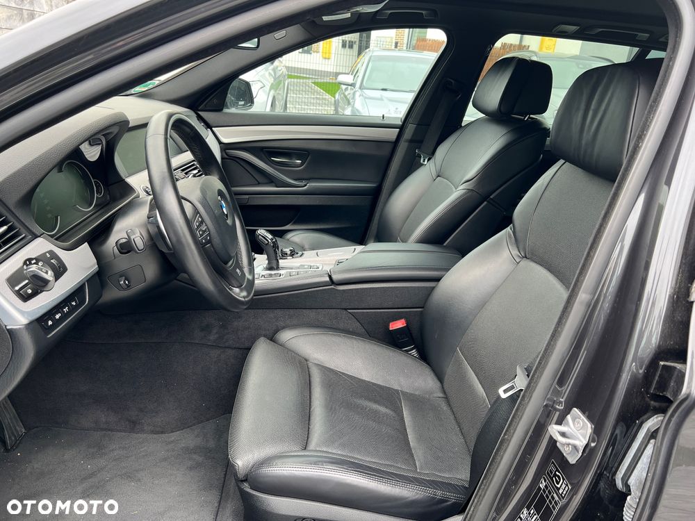 BMW Seria 5 M550d xDrive Touring Sport-Aut - 15