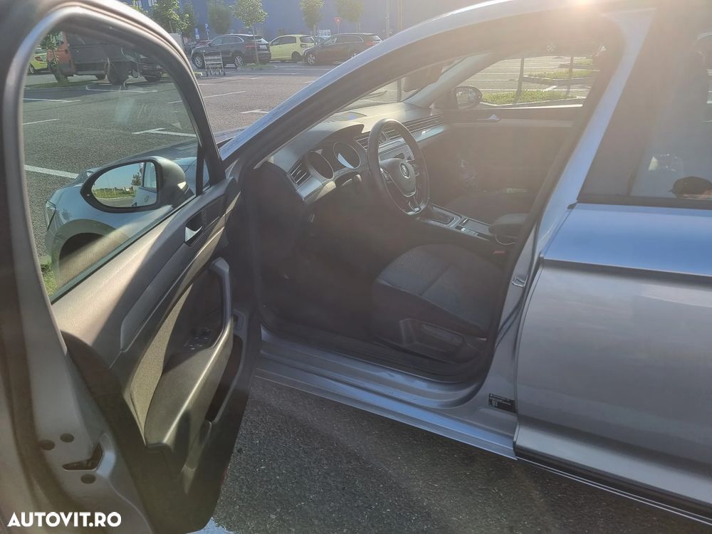 Volkswagen Passat 2.0 TDI Trendline - 12