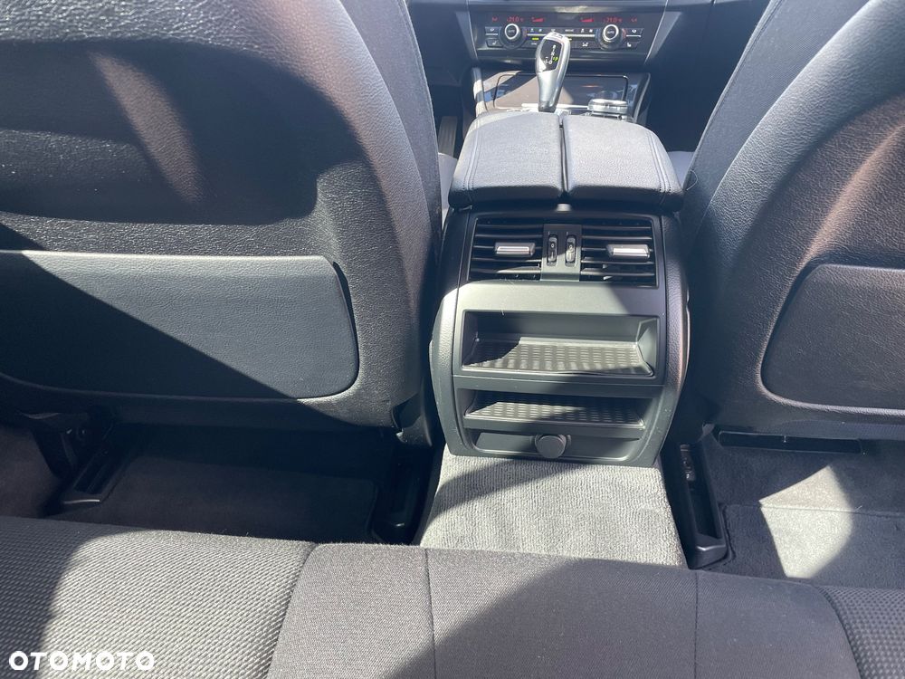 BMW Seria 5 525d Luxury Line - 30