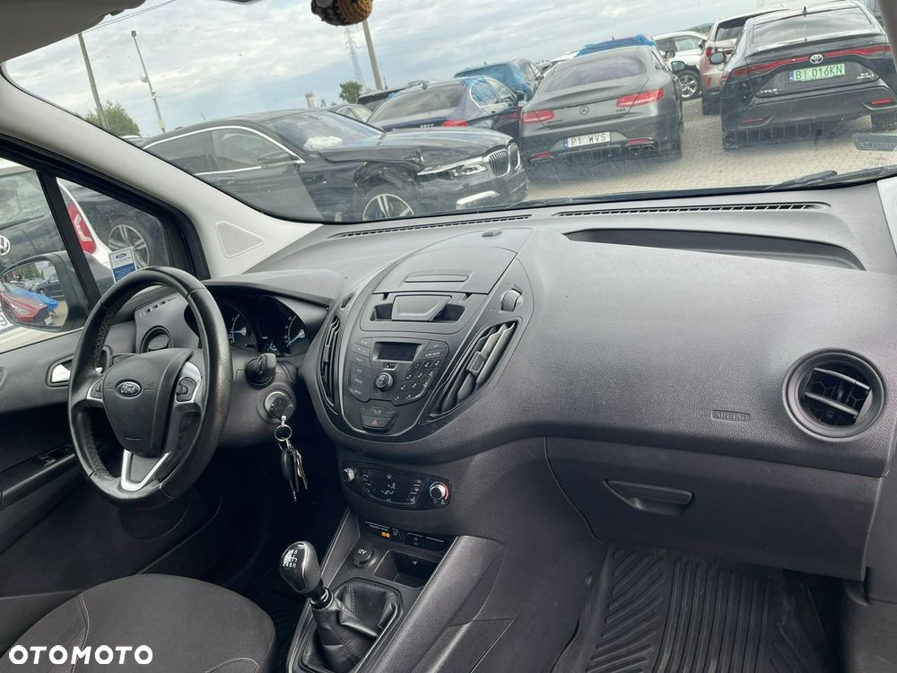 Ford Transit Courier - 11