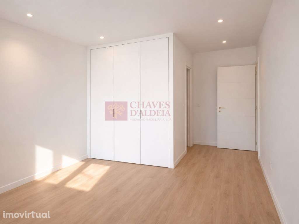 ERICEIRA - T2 COM VARANDA E VISTA MAR - Grande imagem: 2/9