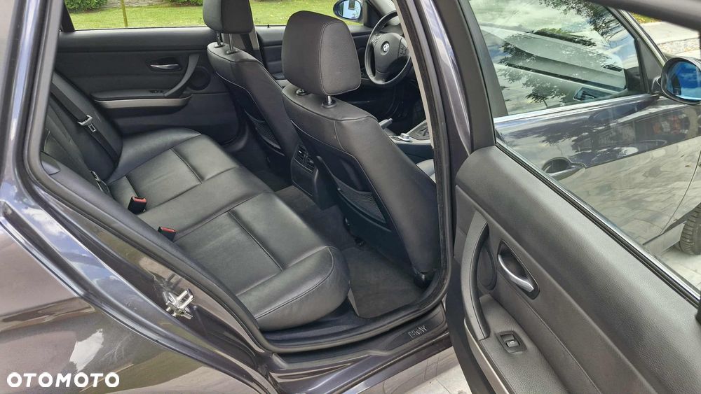 BMW Seria 3 325xi - 14