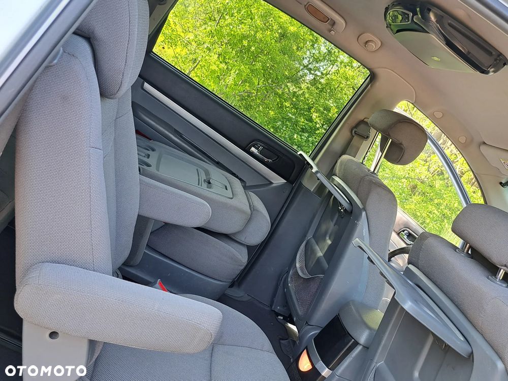 SsangYong/KGM Rodius - 8