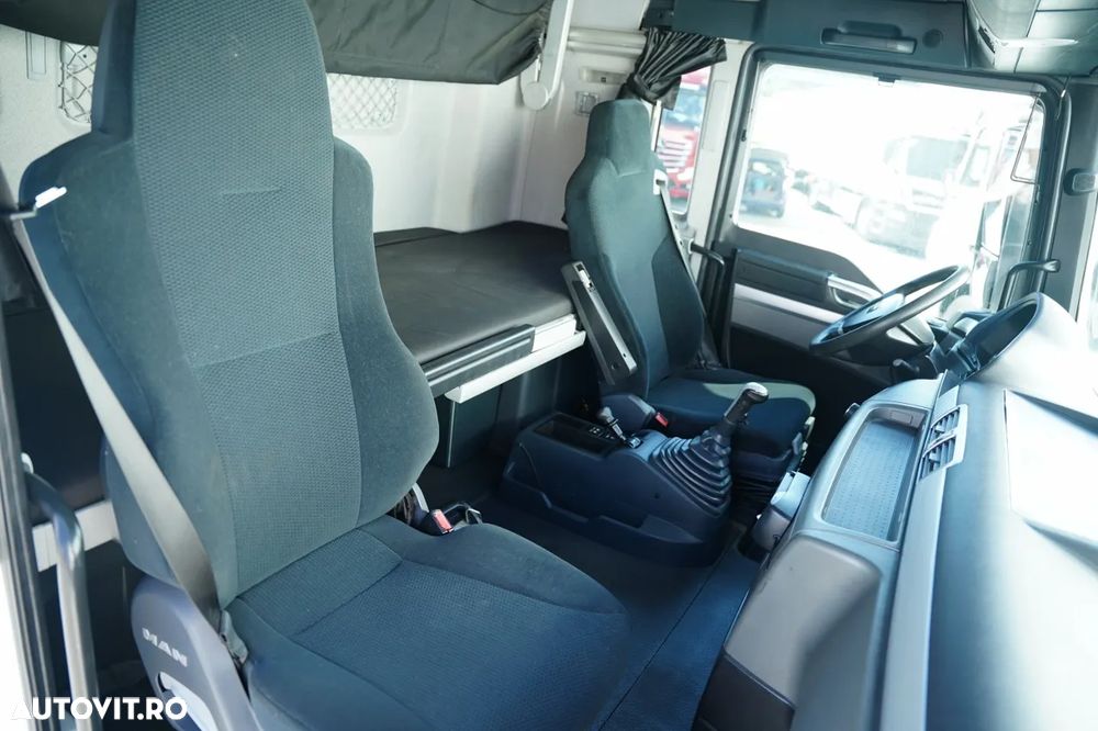 MAN TGX 18.440 / 6x2 / PLATFORMĂ - 6,3 M / HDS HIAB 422 E-6 HIDUO / CAPACITATE MAXIMĂ DE RIDICARE: 12.000 KG / EXTENSIE MAXIMĂ: 16,5 M / TELECOMANDĂ / - 35
