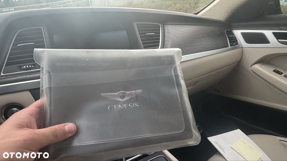 Hyundai Genesis - 8