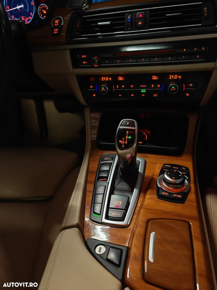 BMW Seria 5 525d xDrive AT - 22