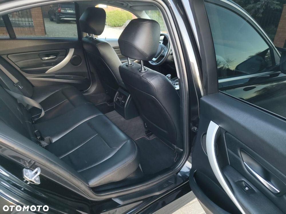 BMW Seria 3 318d Sport Line - 8