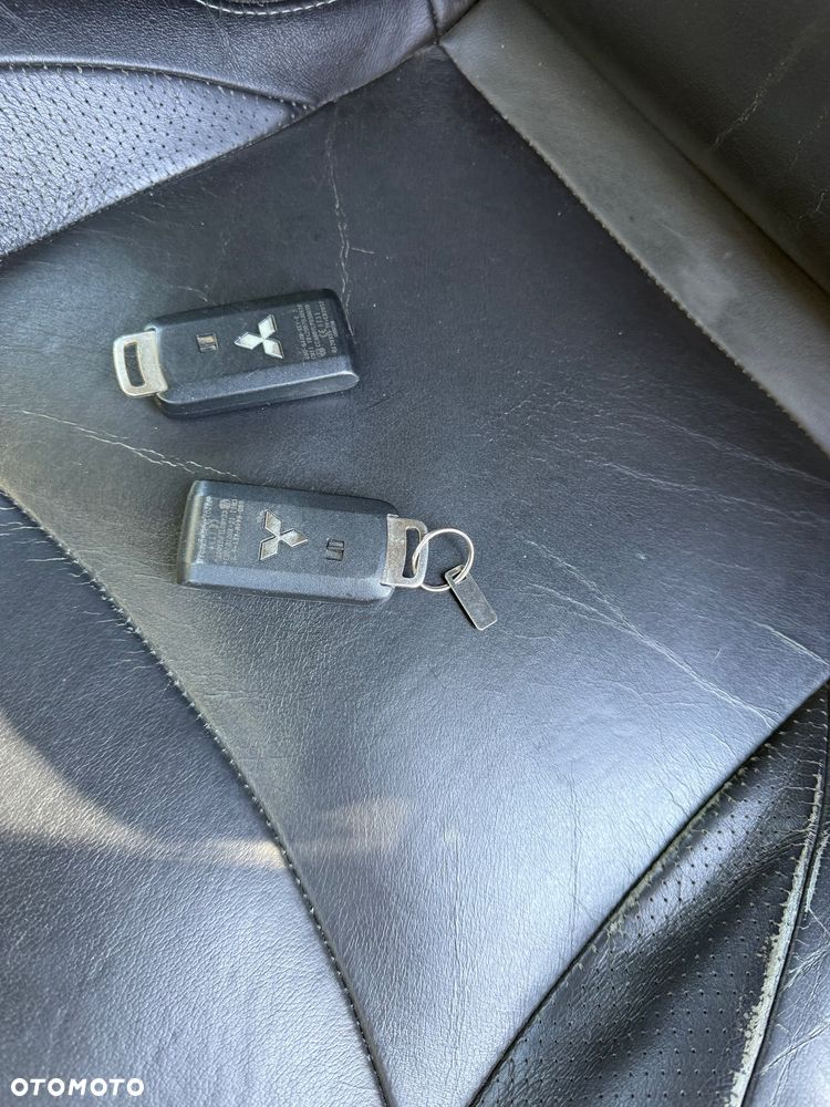 Mitsubishi Outlander 2.4 Instyle NAVI CVT - 21