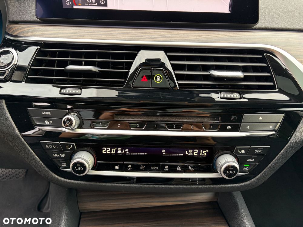 BMW Seria 5 525d Sport-Aut Luxury Line - 31