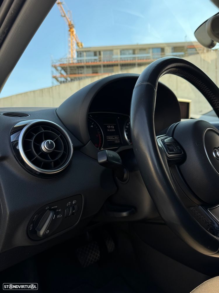 Audi A1 Sportback 1.6 TDi S-line S tronic - 7