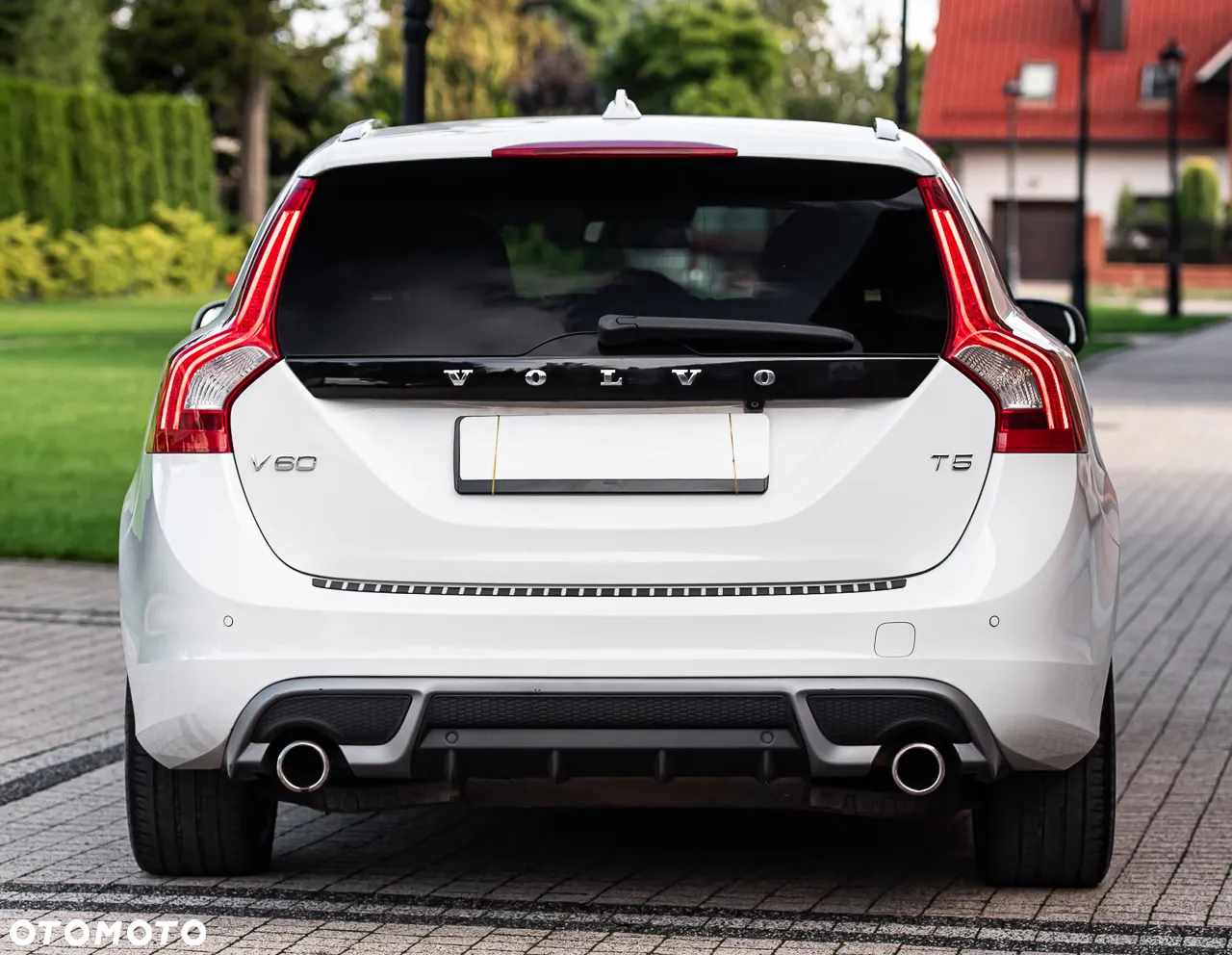 Volvo V60 T5 R-Design - 11