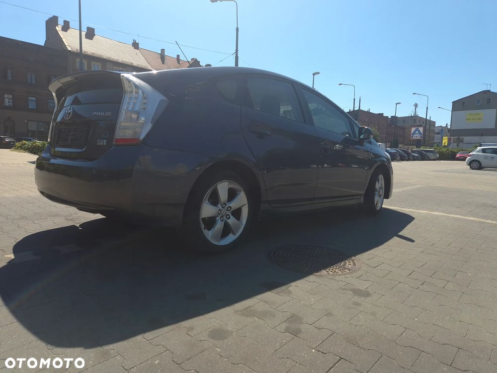 Toyota Prius 1.8 HSD Prestige - 8