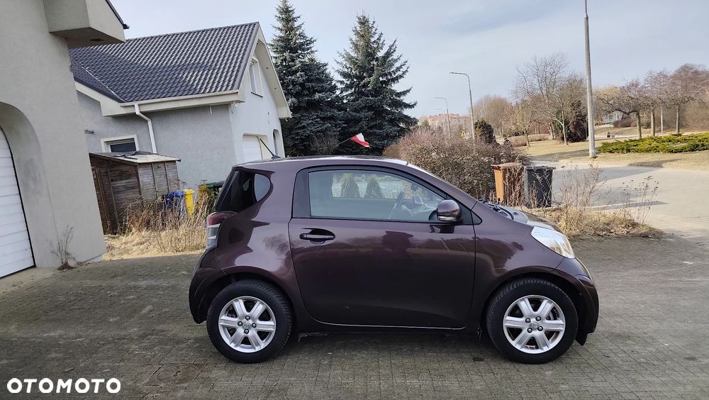 Toyota iQ - 15