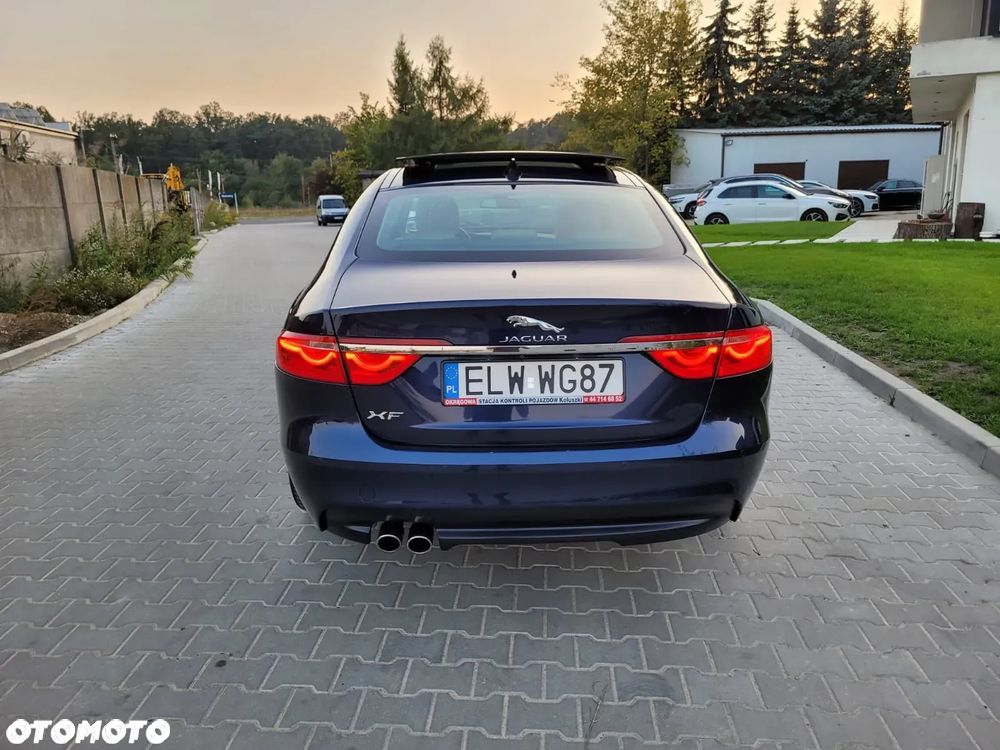 Jaguar XF 20d Prestige - 6