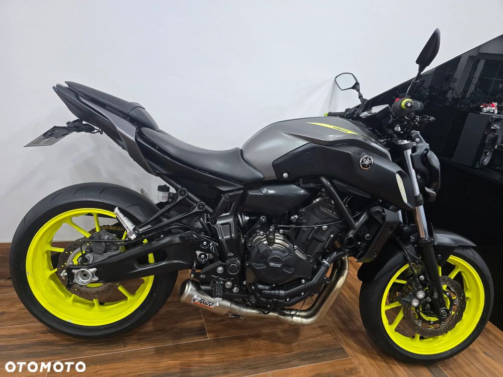 Yamaha MT - 27