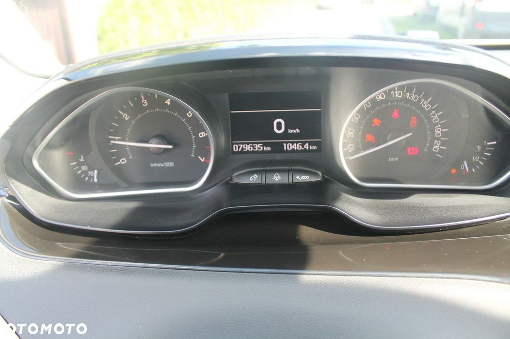 Peugeot 208 - 15
