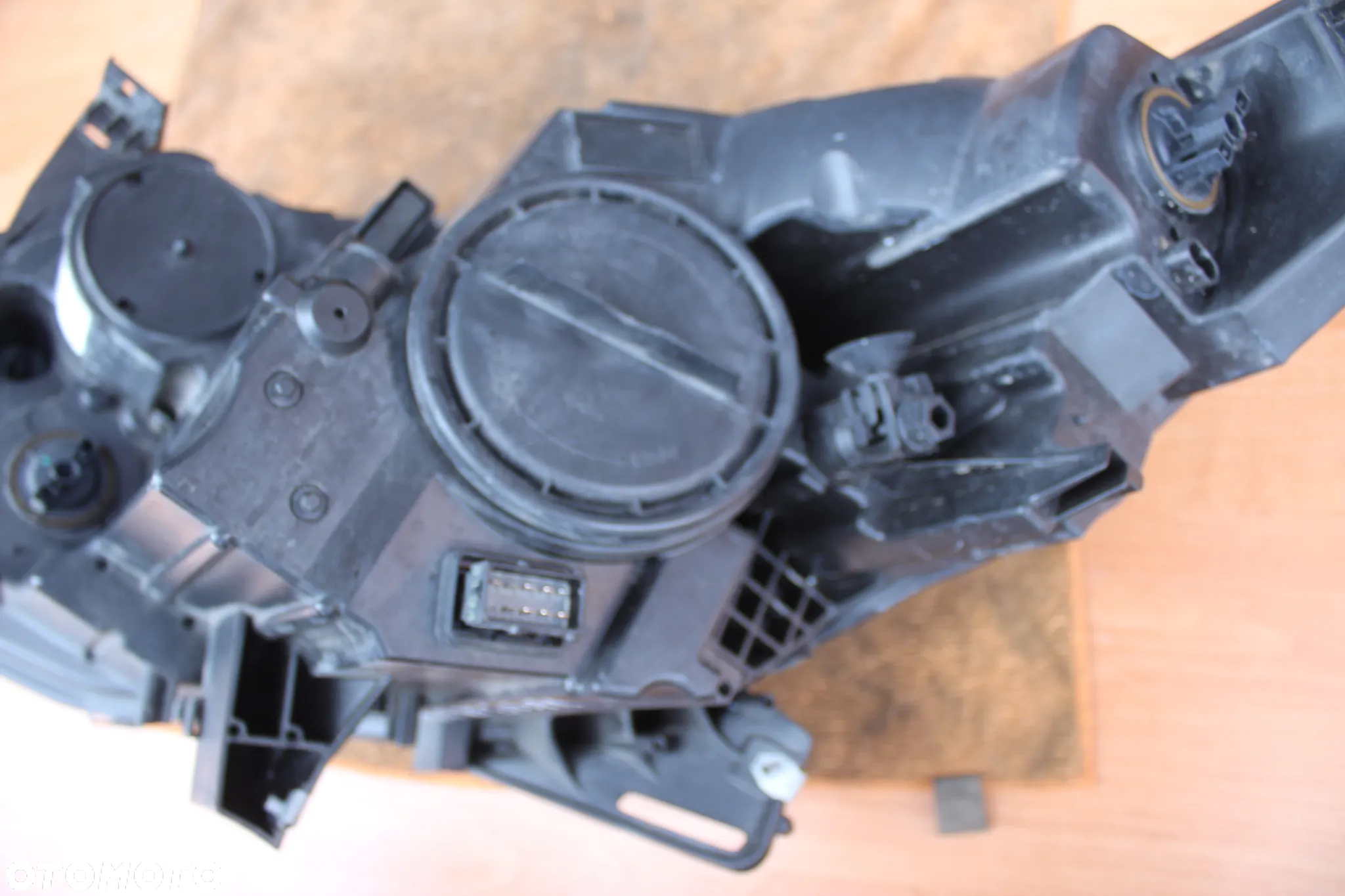 LAMPA PRAWA PRZEDNIA SOCZEWKA OPEL ZAFIRA C EUROPA ORYGINALNA !!!BARDZO ŁADNA!!! DEMONTAŻ 13399859 - 14