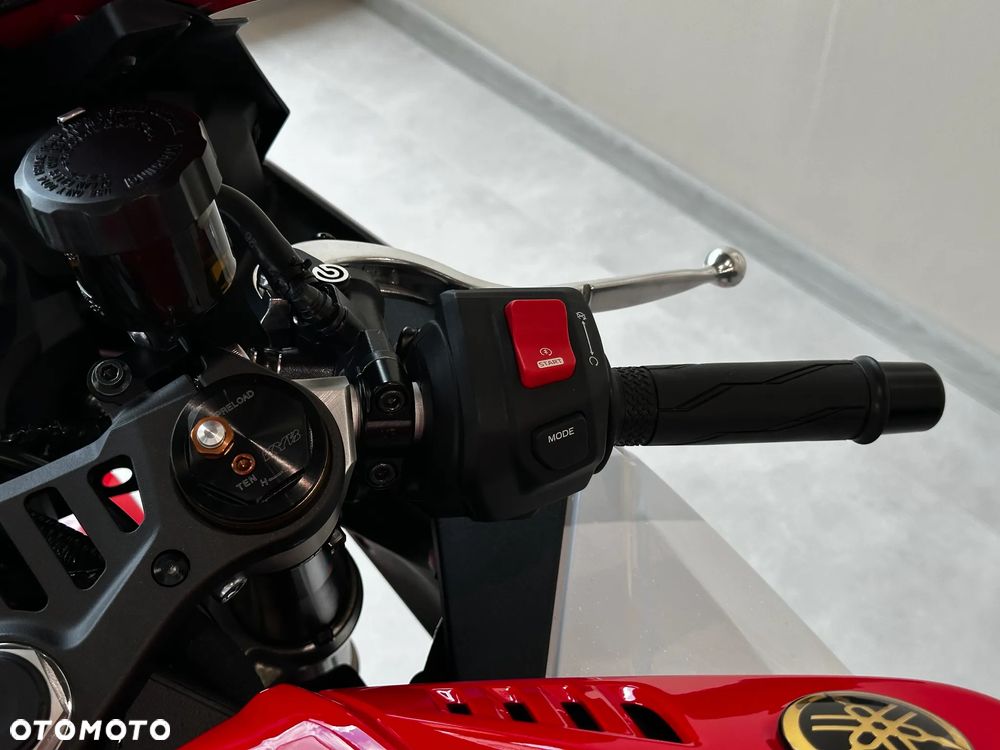 Yamaha R9 - 10